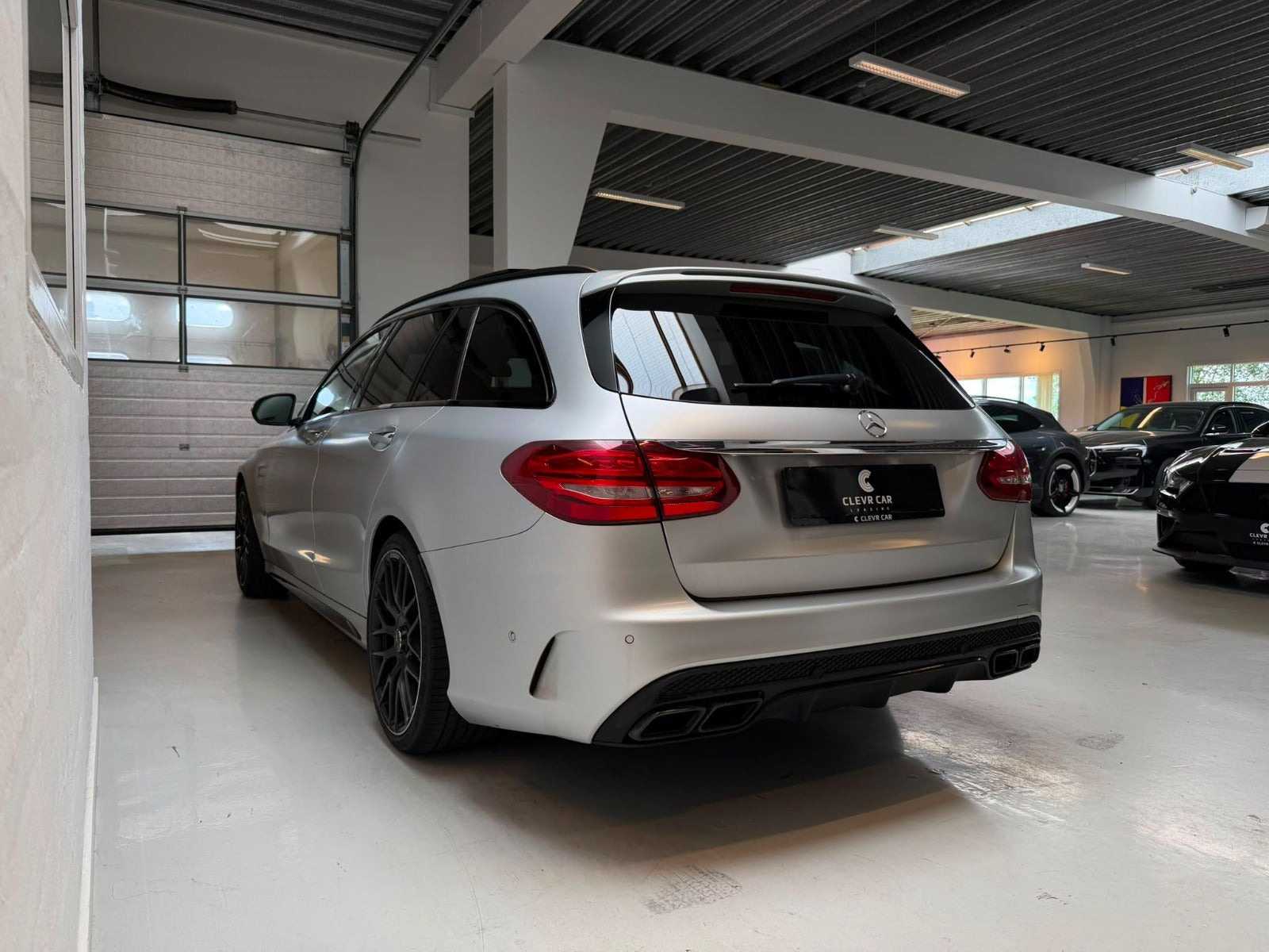 Sølv Mercedes C63 fra 2016