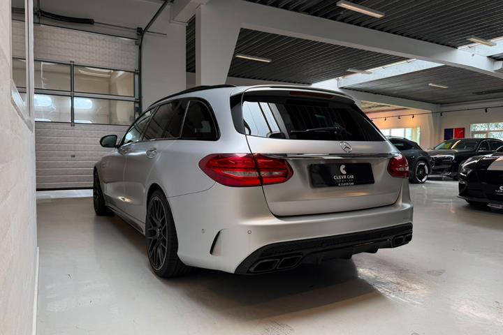 Sølv Mercedes C63 fra 2016