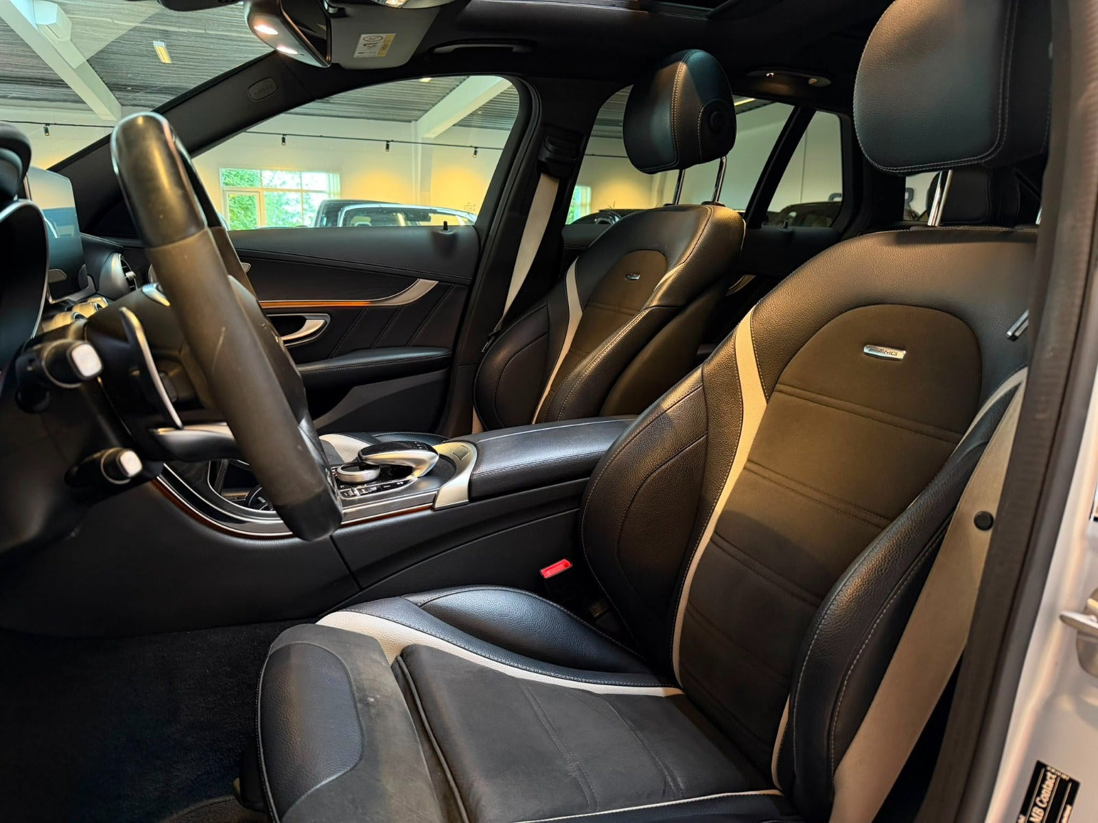 Sølv Mercedes C63 fra 2016