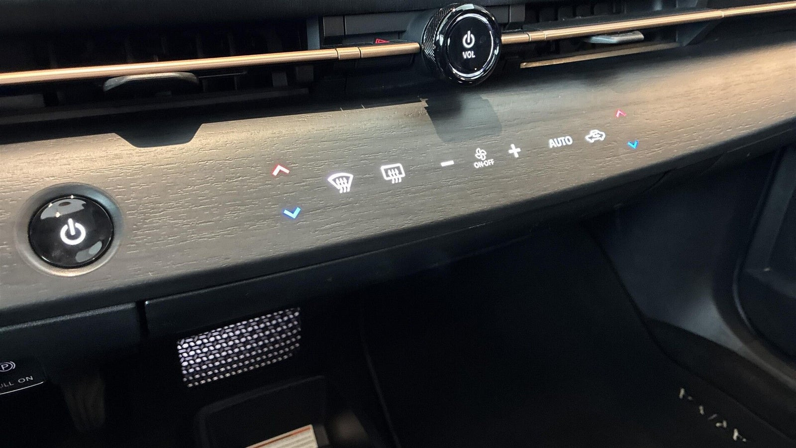 Hvid Nissan Ariya fra 2022
