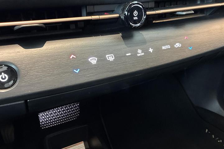 Hvid Nissan Ariya fra 2022