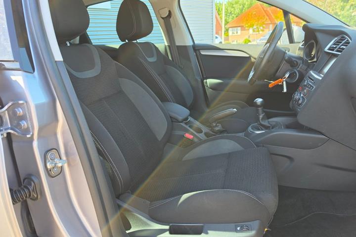 Sølv Citroën C4 fra 2018