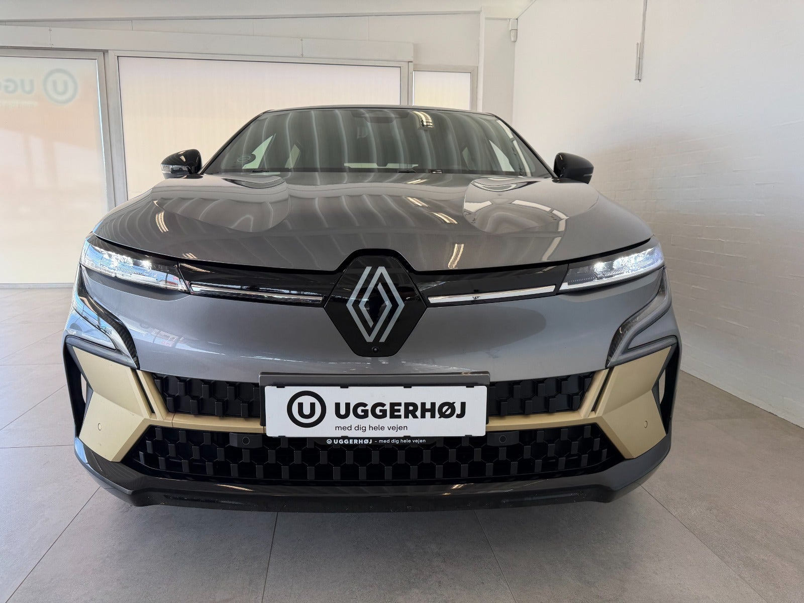 Grå Renault Megane E-Tech fra 2022