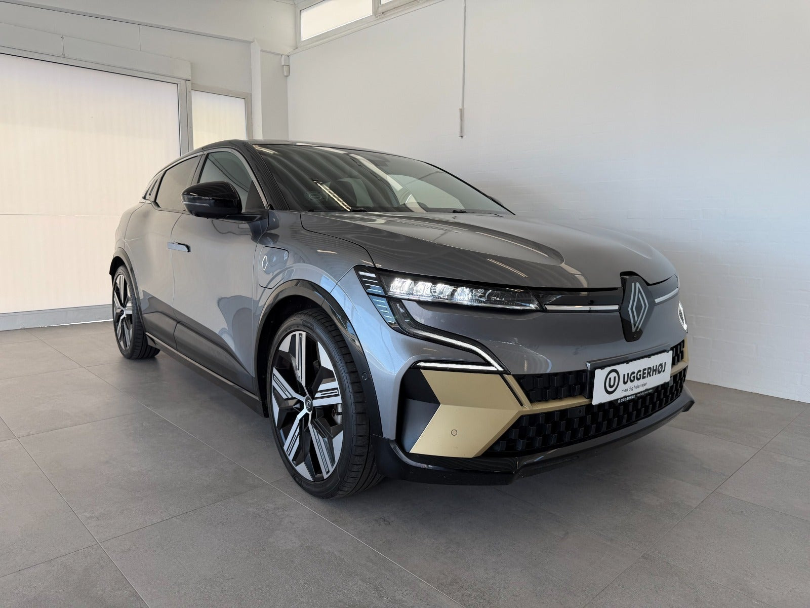 Grå Renault Megane E-Tech fra 2022