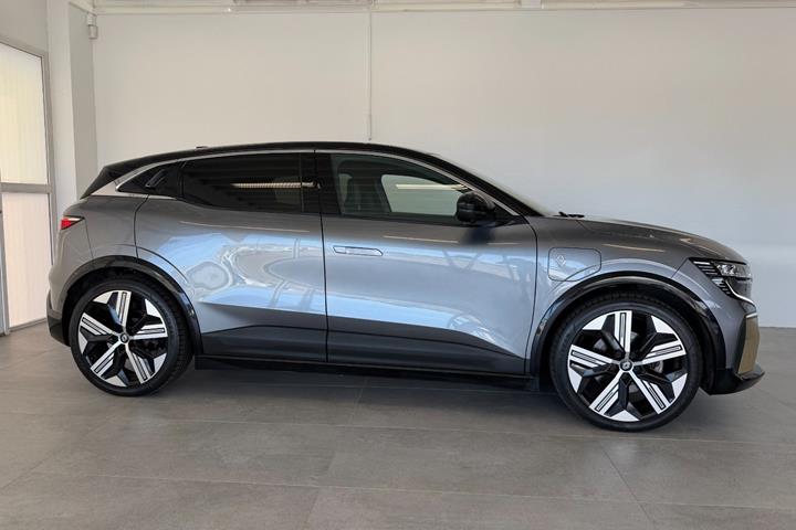 Grå Renault Megane E-Tech fra 2022