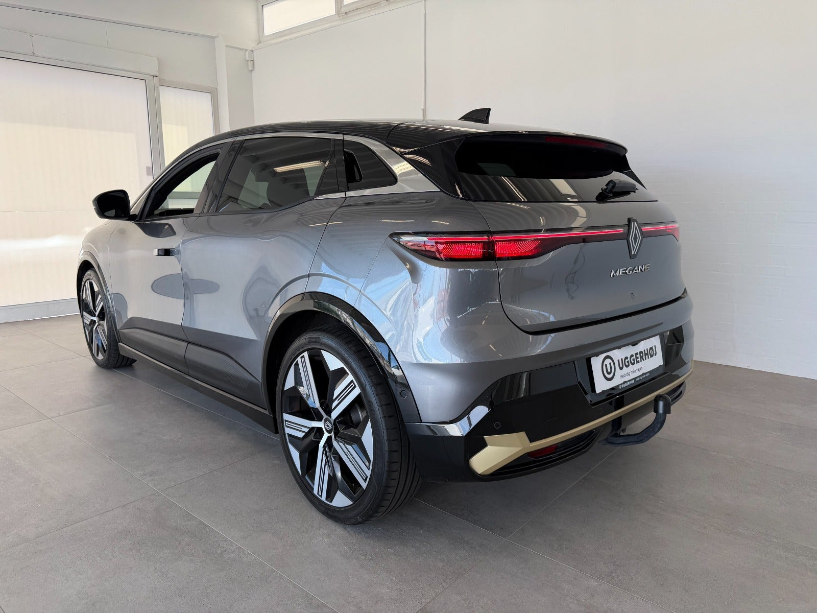 Grå Renault Megane E-Tech fra 2022