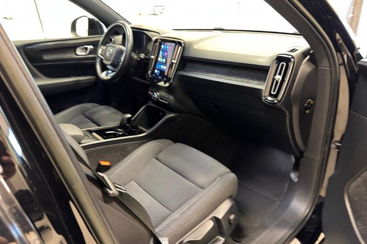 Sort Volvo XC40 fra 2023