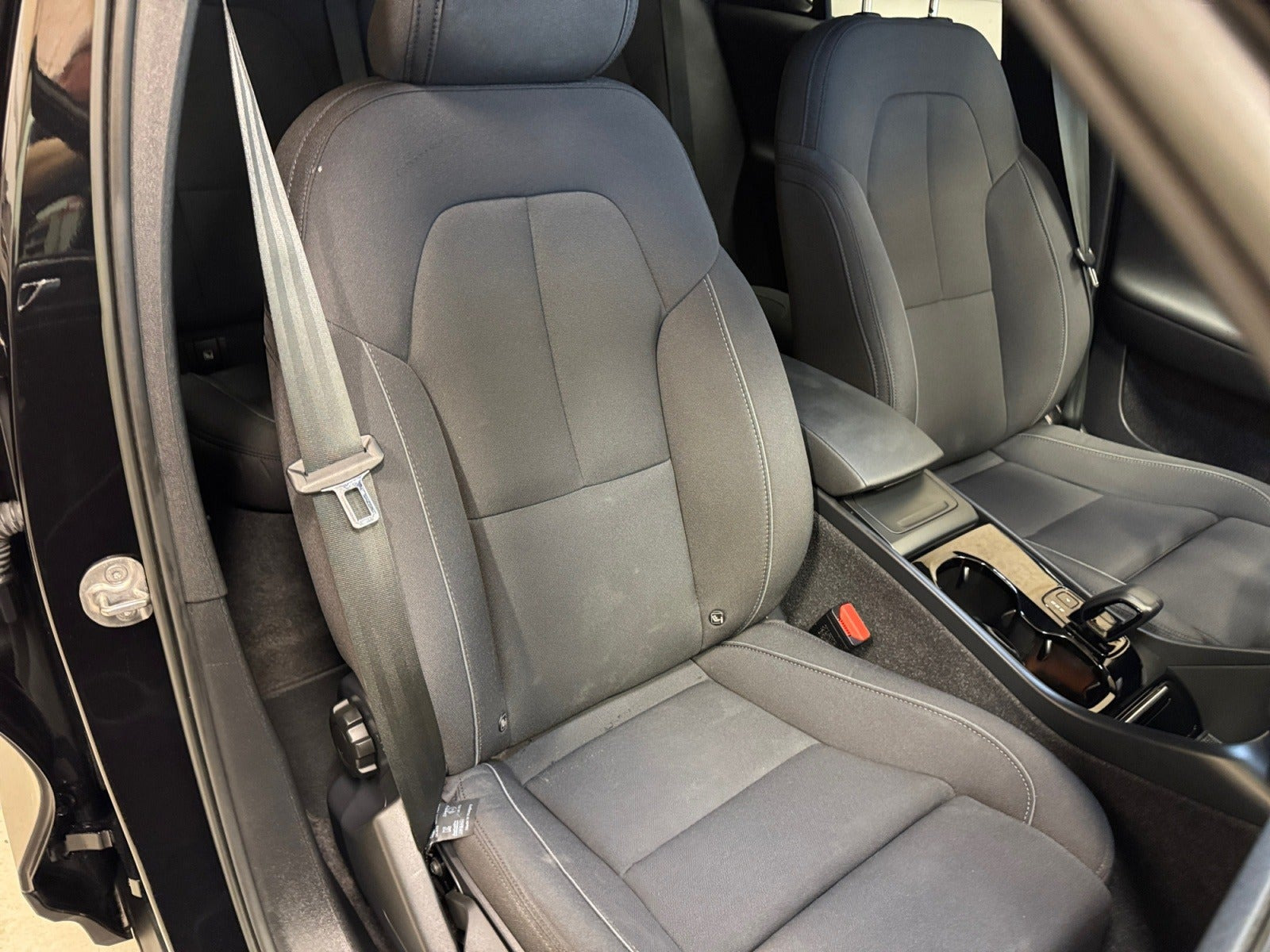 Sort Volvo XC40 fra 2023