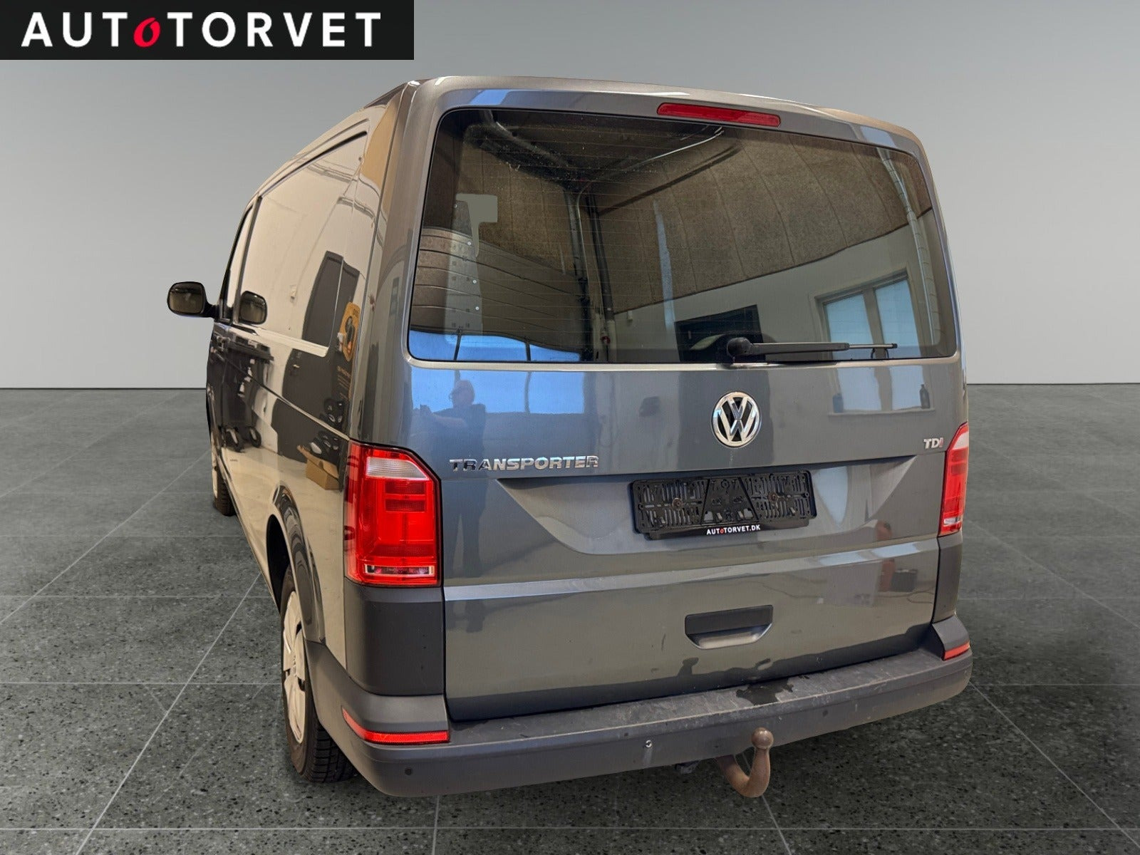 Sort VW Transporter fra 2018