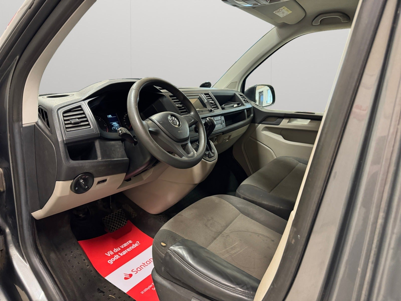 Sort VW Transporter fra 2018