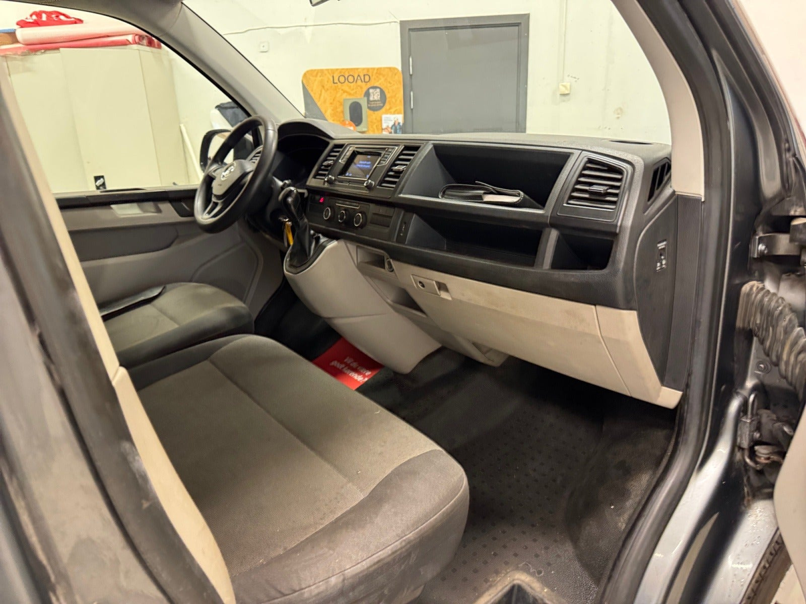 Sort VW Transporter fra 2018
