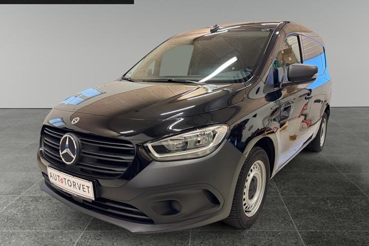 Sort Mercedes eCitan fra 2024 set udefra