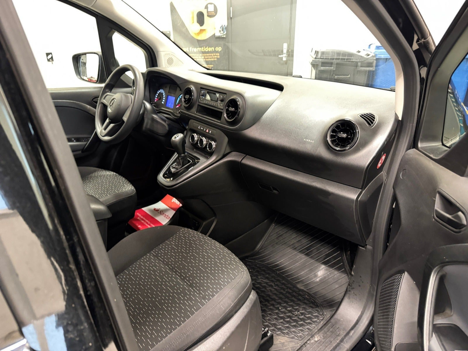 Sort Mercedes eCitan fra 2024