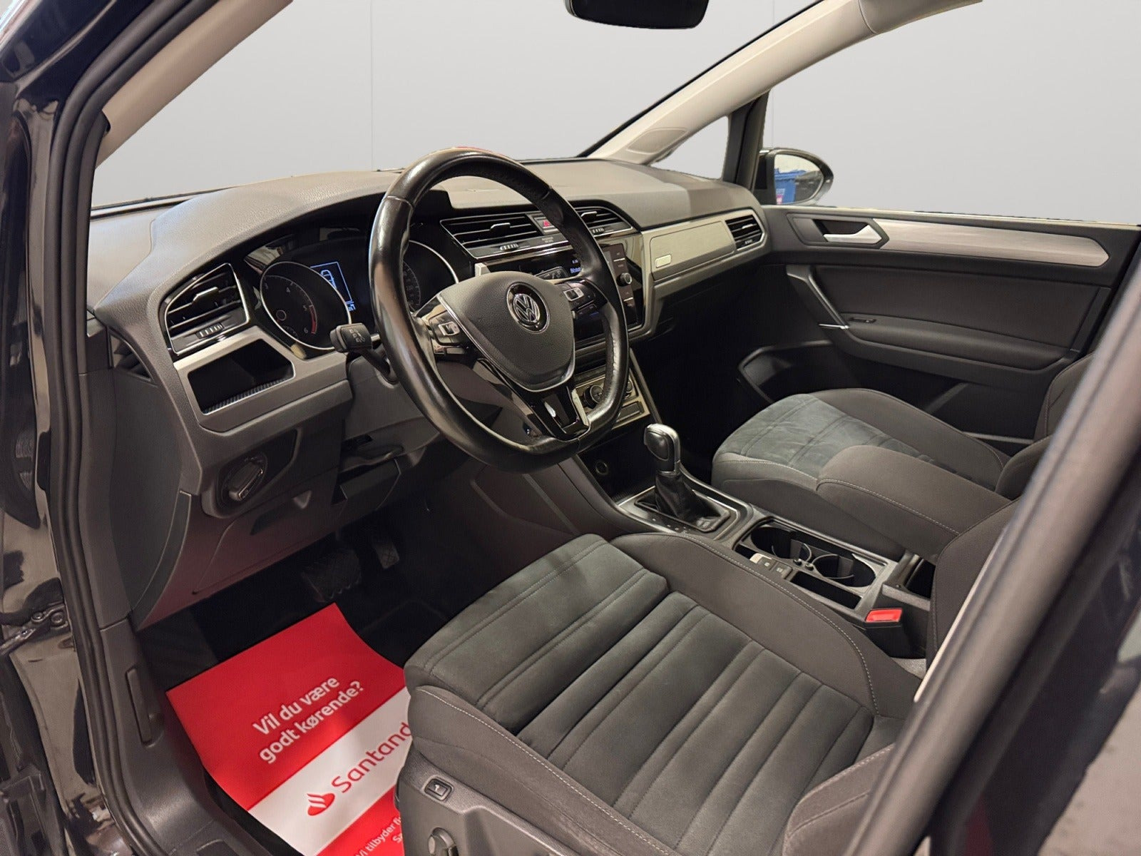 Sort VW Touran fra 2018