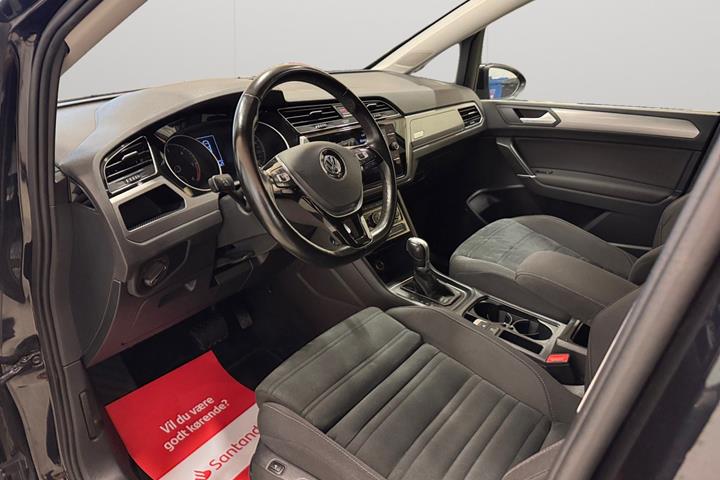 Sort VW Touran fra 2018
