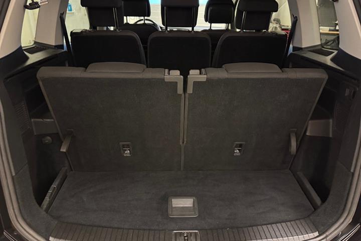 Sort VW Touran fra 2018