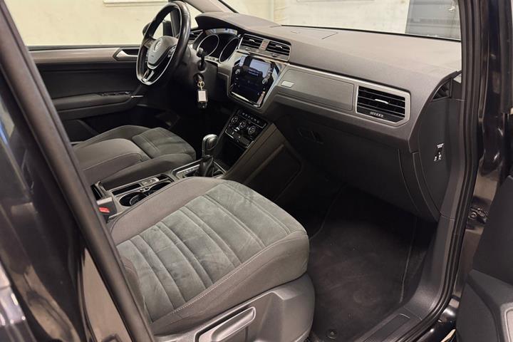 Sort VW Touran fra 2018