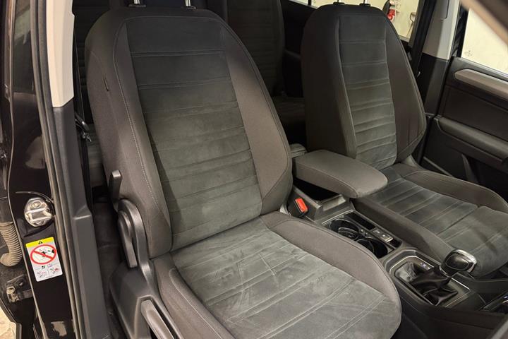 Sort VW Touran fra 2018