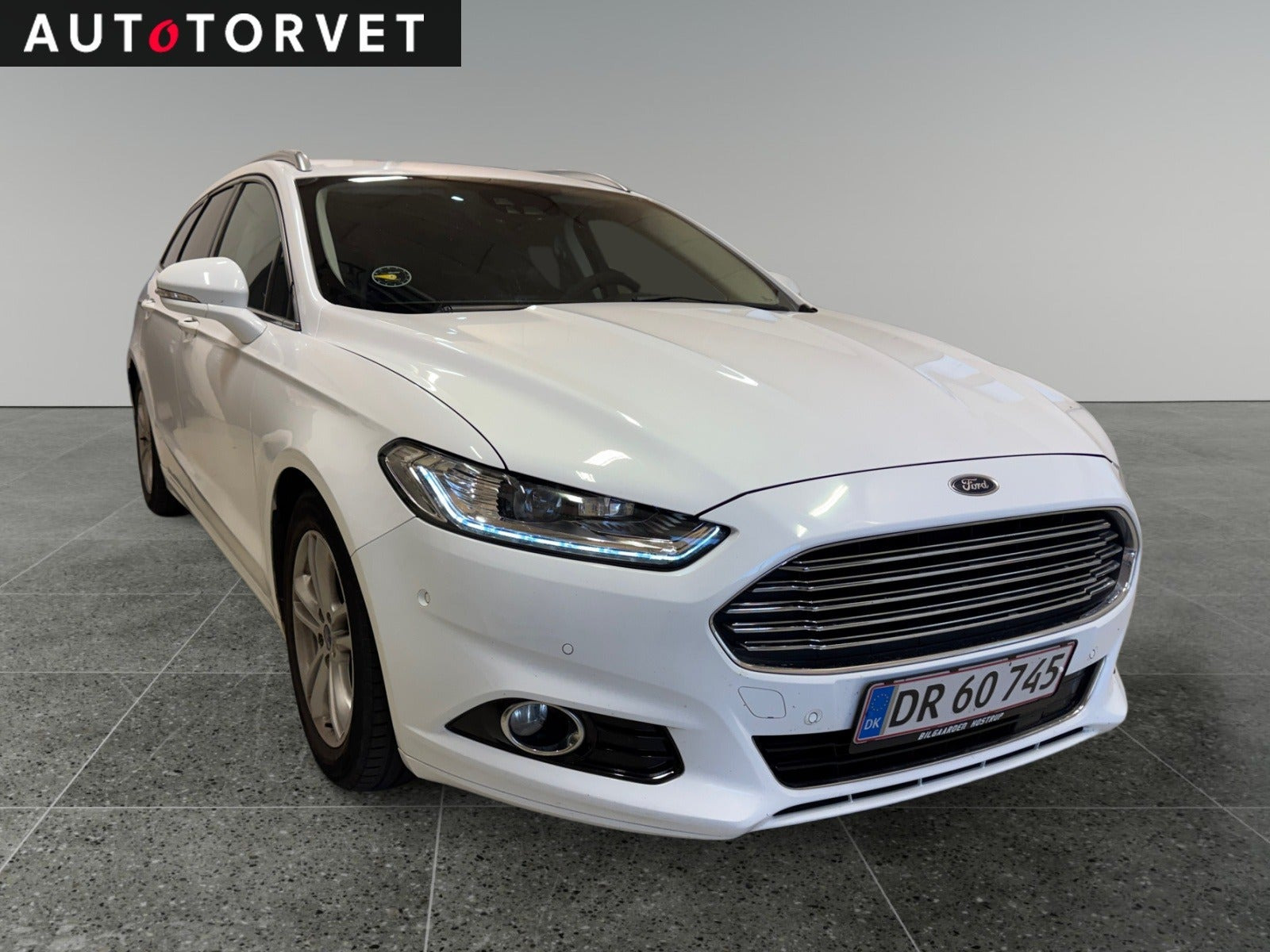 Hvid Ford Mondeo fra 2015