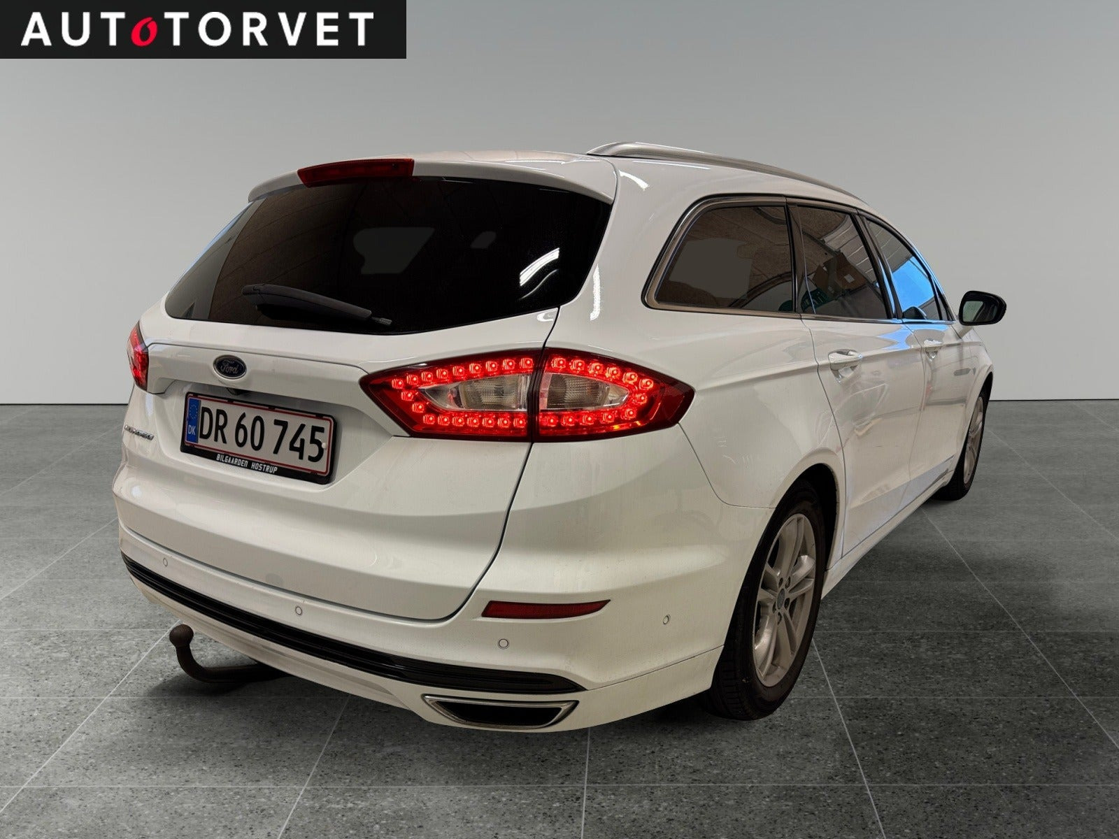 Hvid Ford Mondeo fra 2015