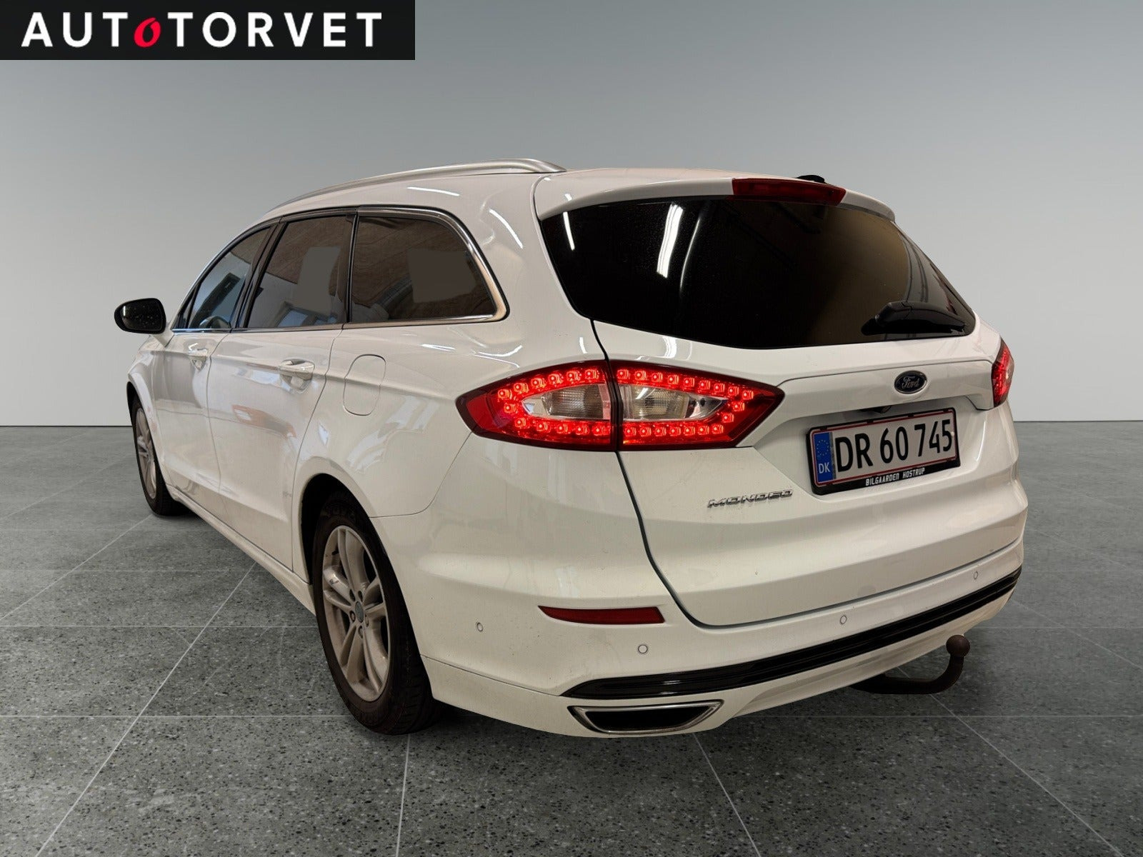 Hvid Ford Mondeo fra 2015