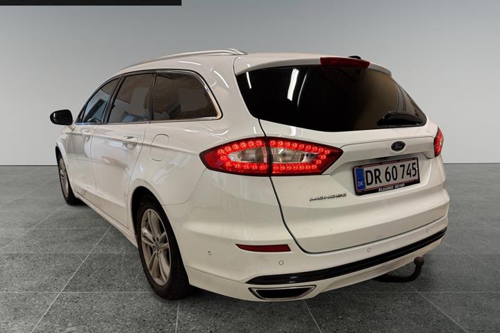 Hvid Ford Mondeo fra 2015