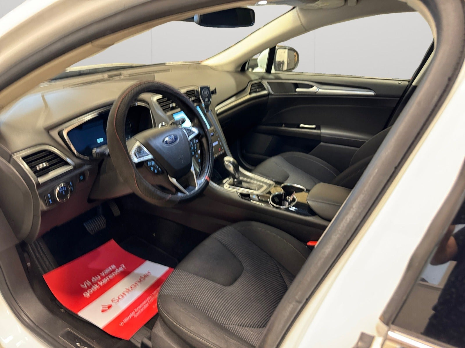 Hvid Ford Mondeo fra 2015