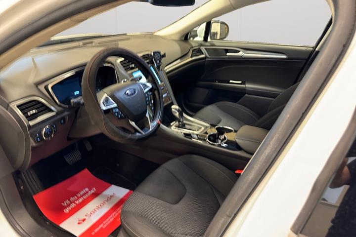 Hvid Ford Mondeo fra 2015
