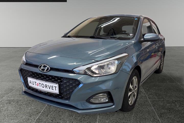 Blå Hyundai i20 fra 2021