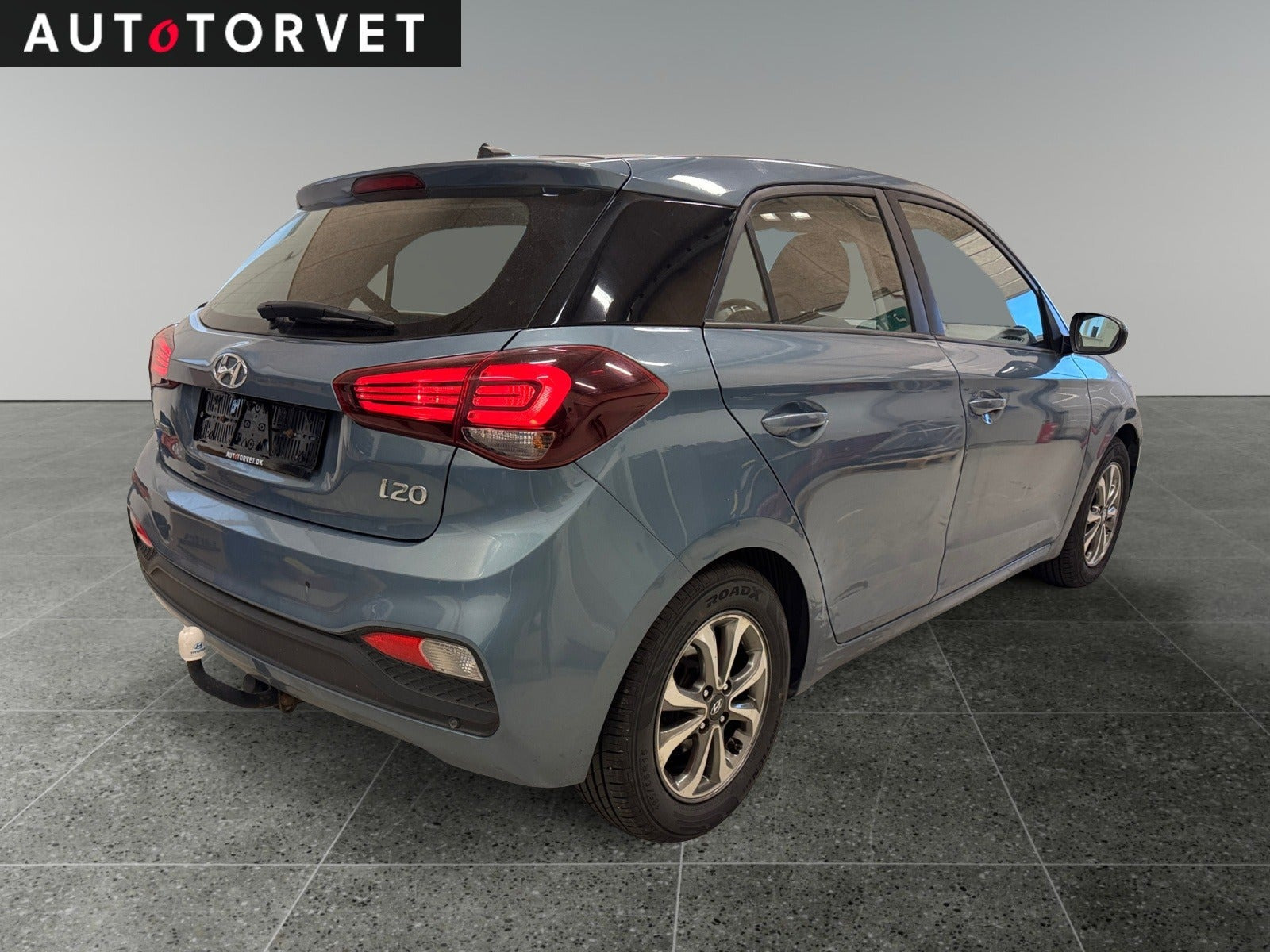 Blå Hyundai i20 fra 2021