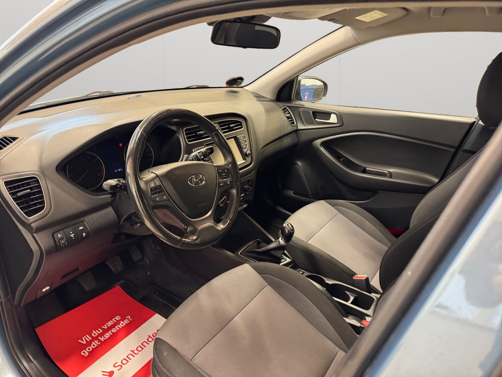 Blå Hyundai i20 fra 2021