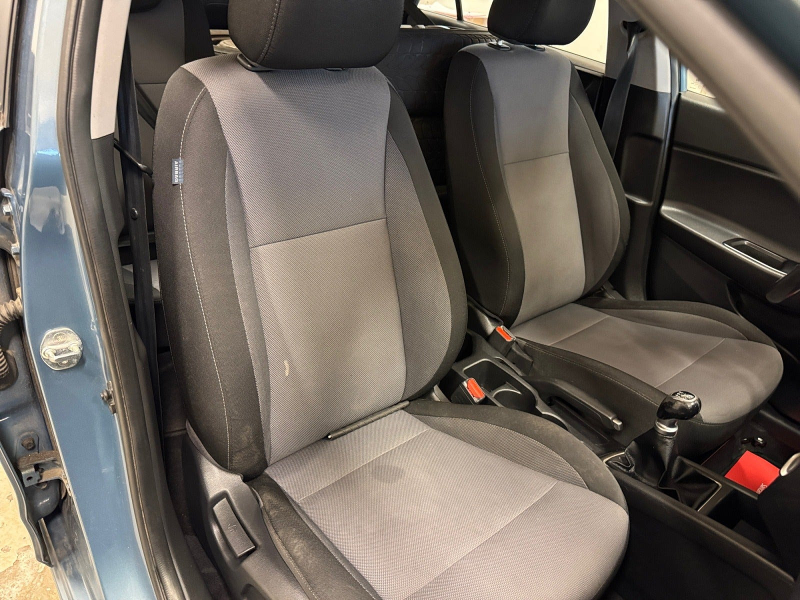 Blå Hyundai i20 fra 2021