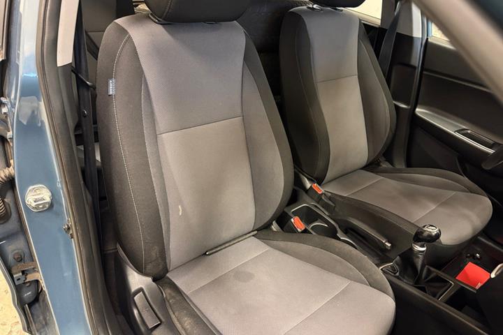 Blå Hyundai i20 fra 2021
