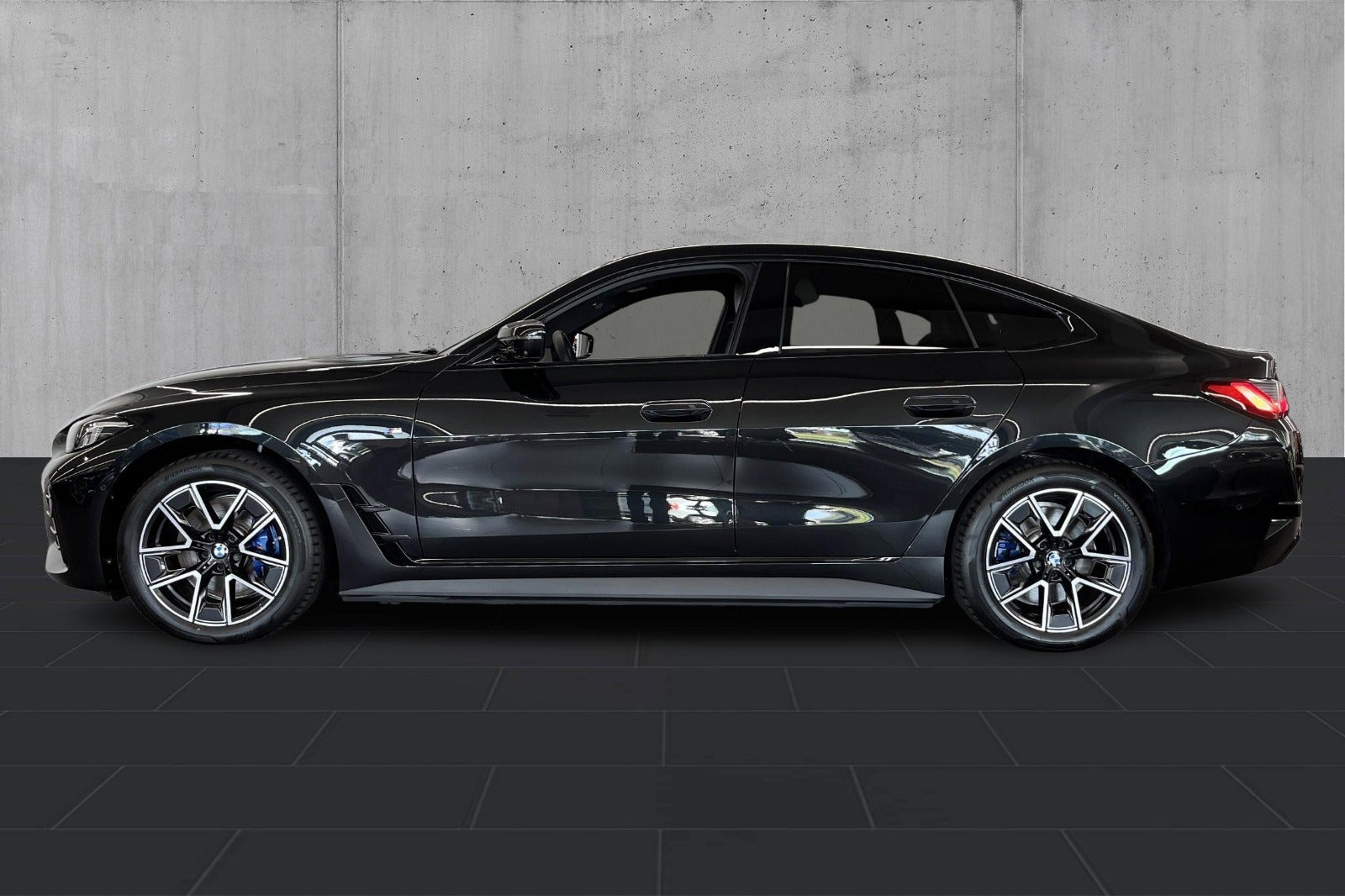 Sort BMW i4 fra 2025