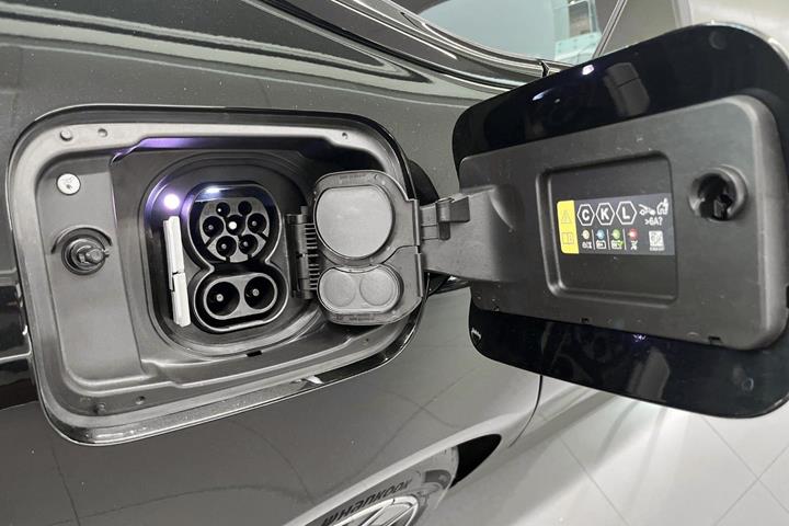 Sort BMW i4 fra 2025