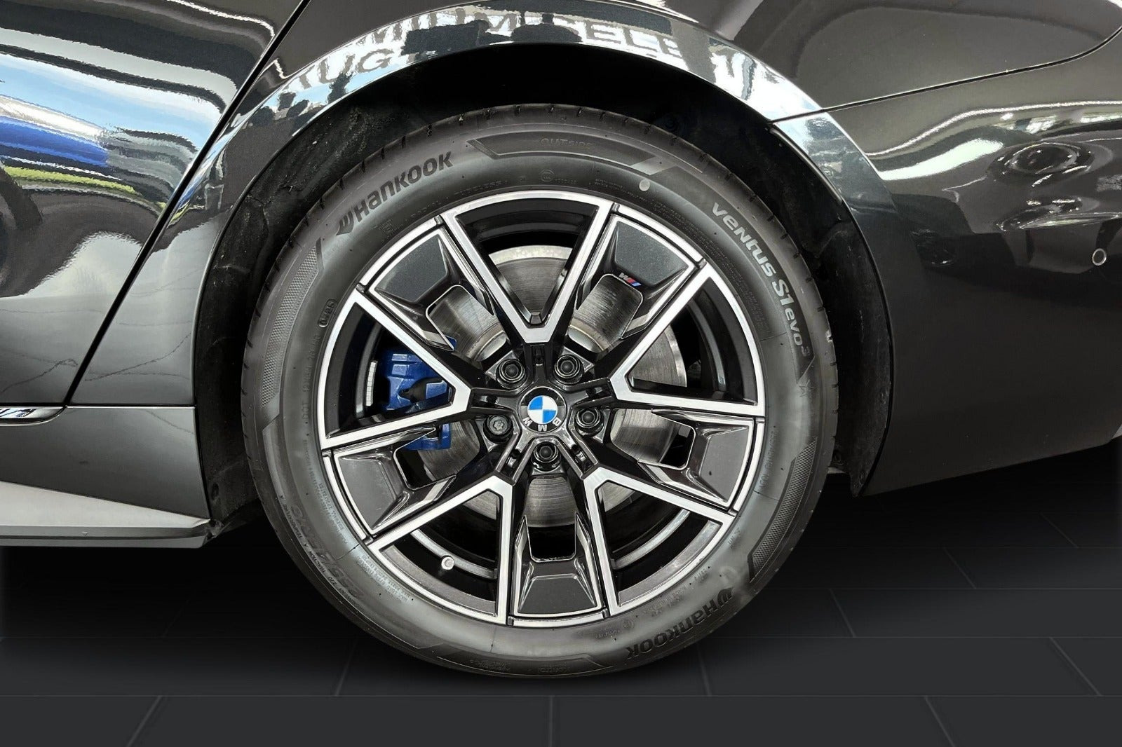 Sort BMW i4 fra 2025