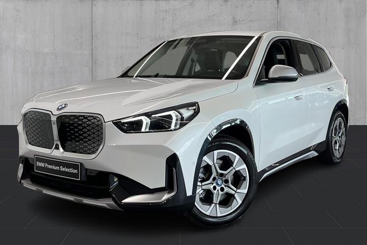 Hvid BMW iX1 fra 2024