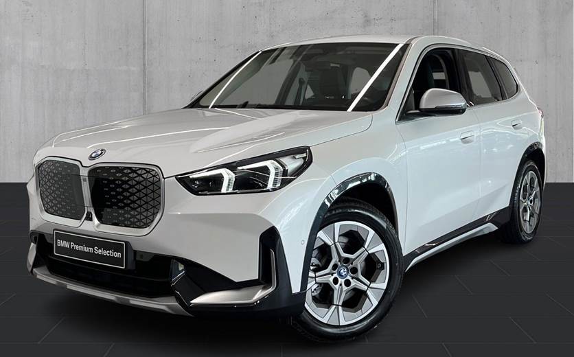 BMW iX1 xDrive30 X-Line