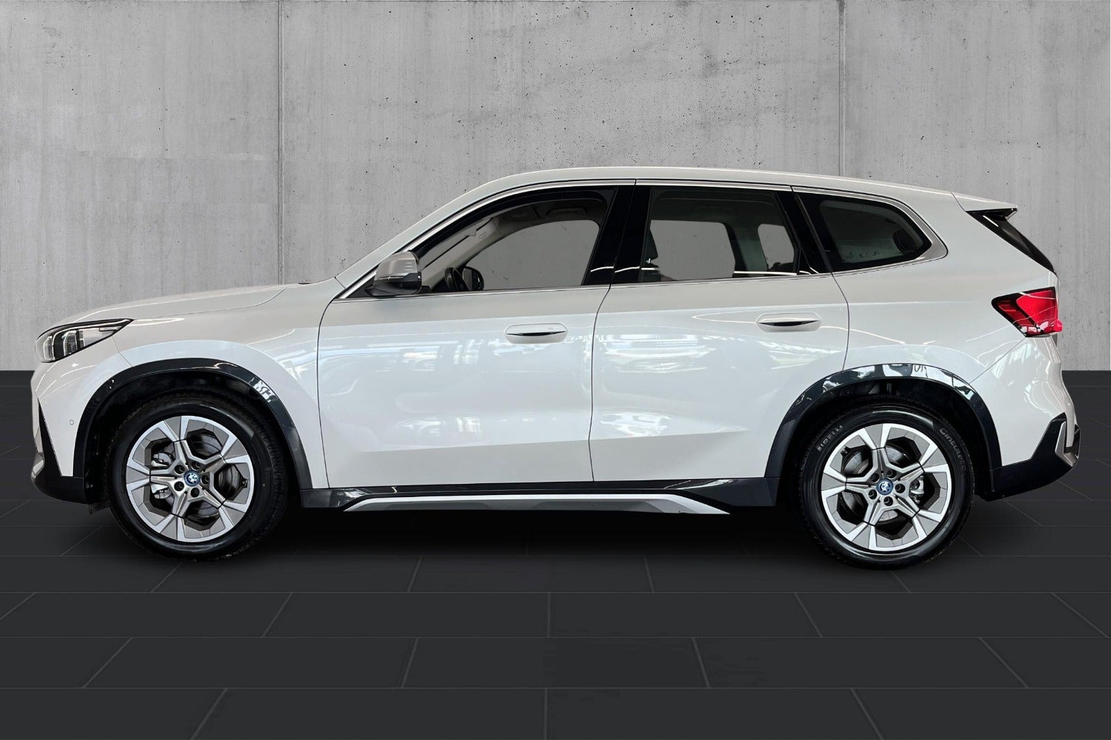 Hvid BMW iX1 fra 2024