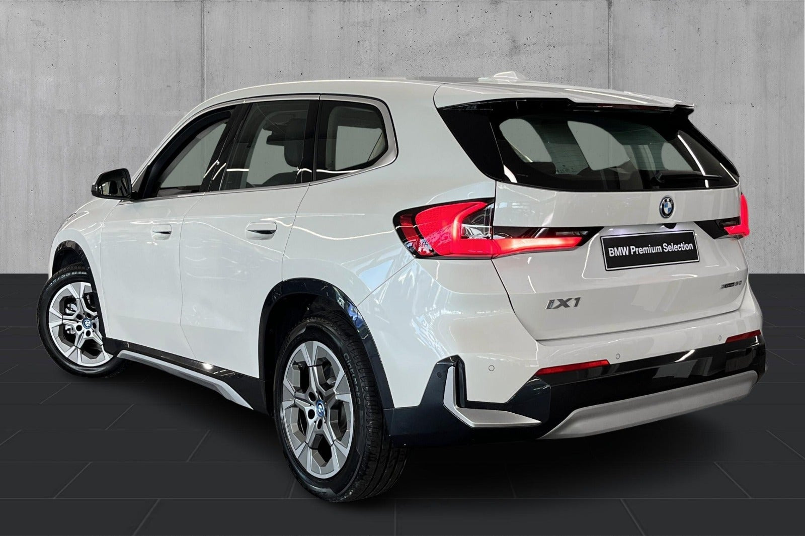Hvid BMW iX1 fra 2024