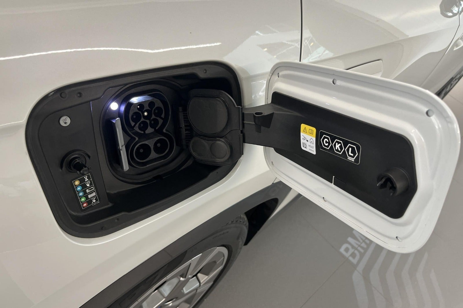 Hvid BMW iX1 fra 2024