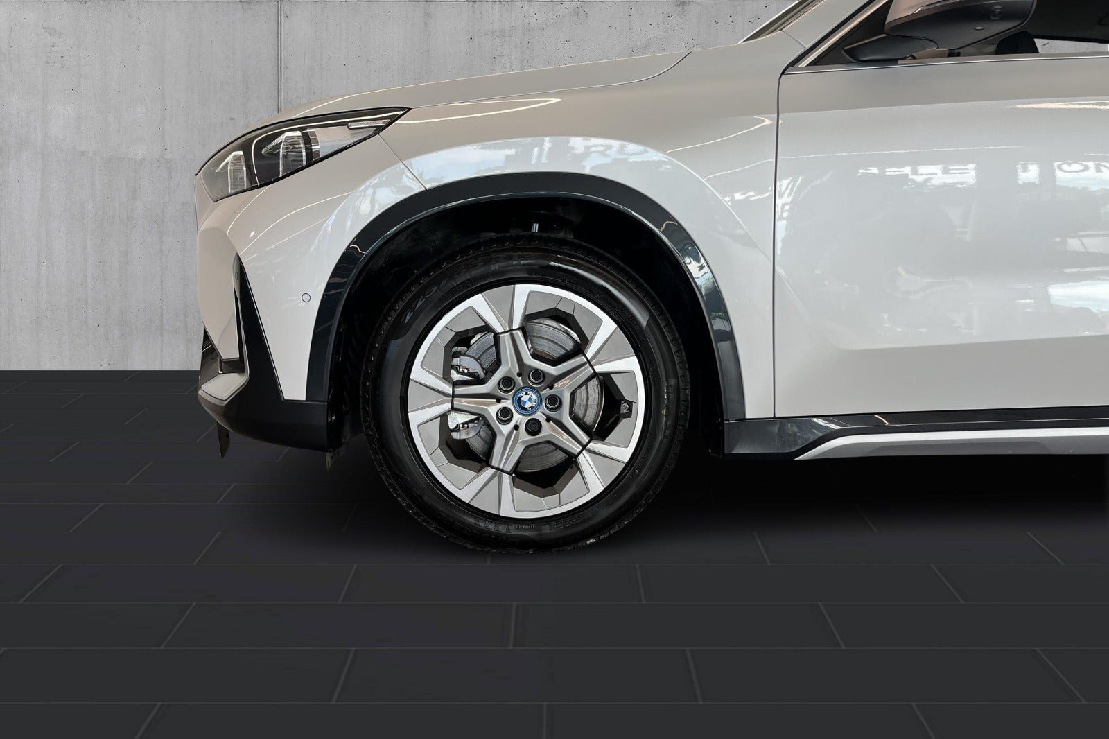 Hvid BMW iX1 fra 2024