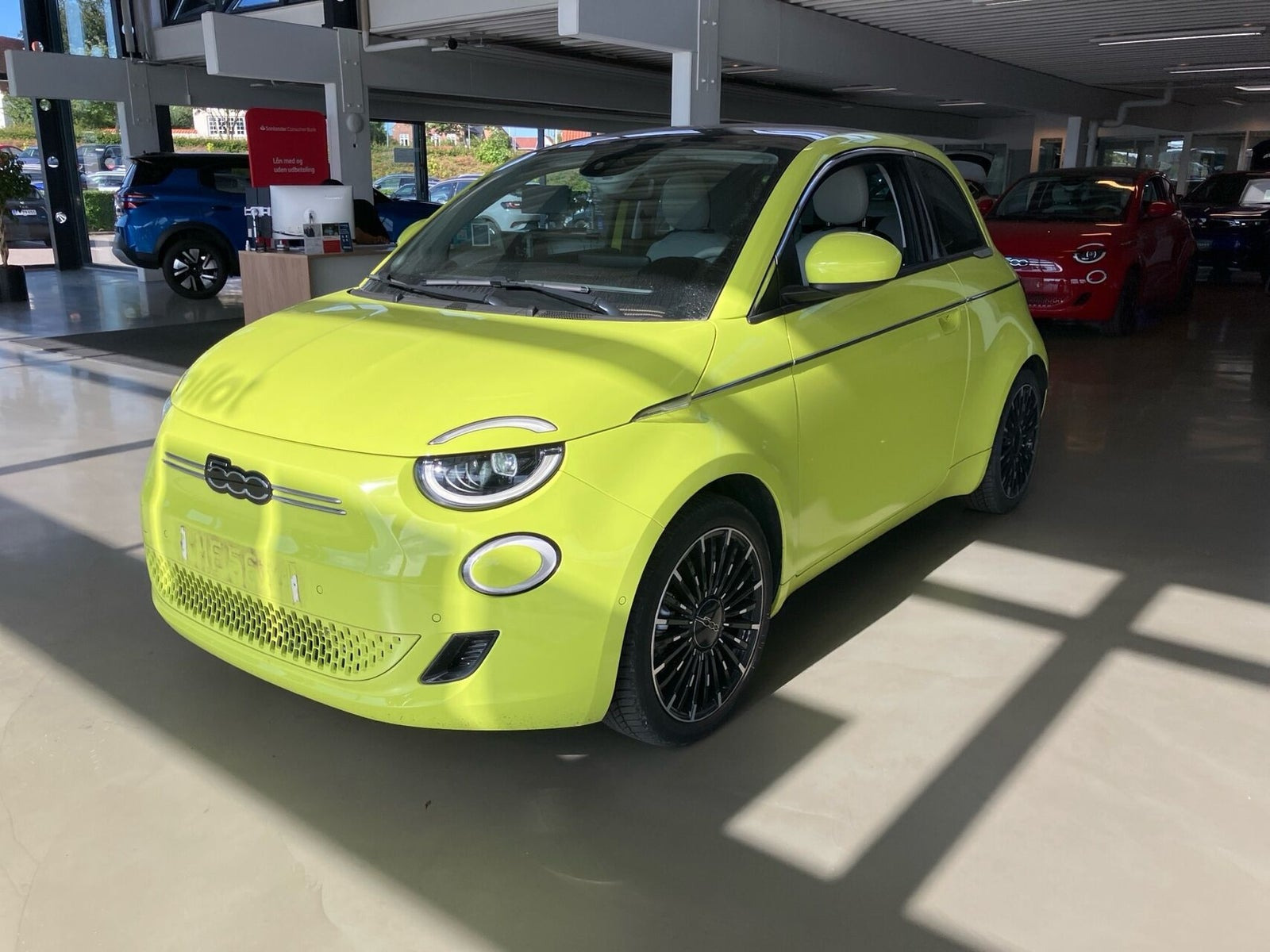 Grøn Fiat 500e fra 2023