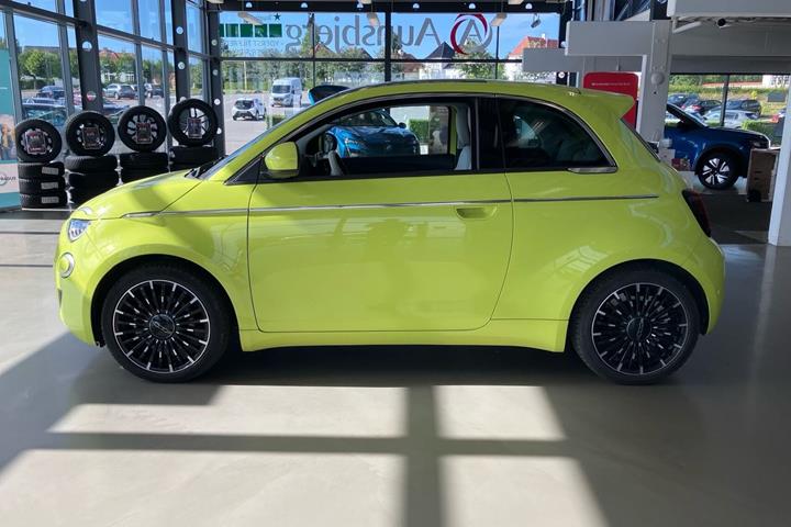Grøn Fiat 500e fra 2023