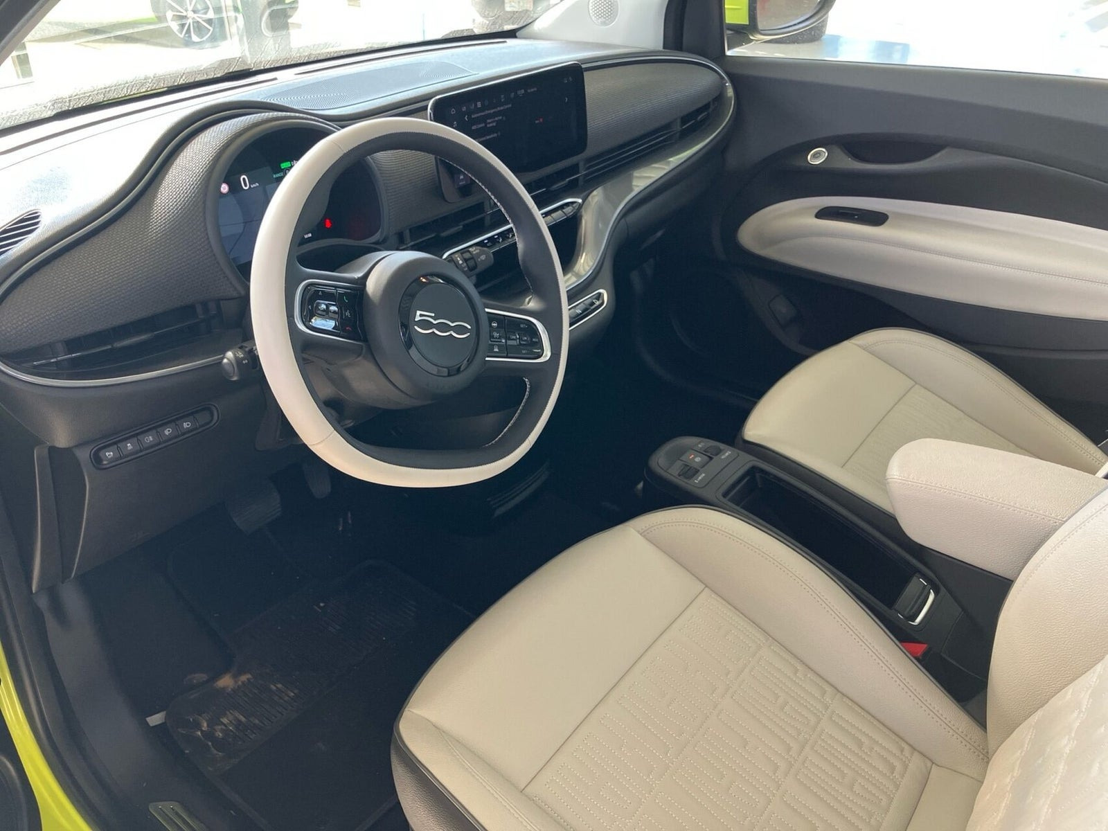 Grøn Fiat 500e fra 2023