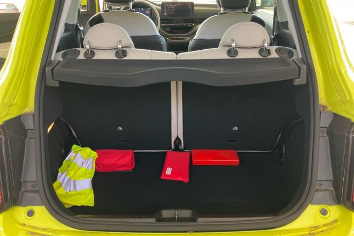 Grøn Fiat 500e fra 2023