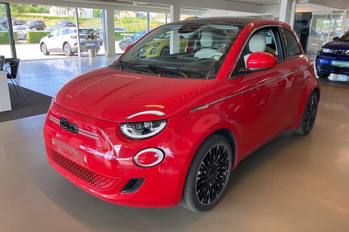 Rød Fiat 500e fra 2023