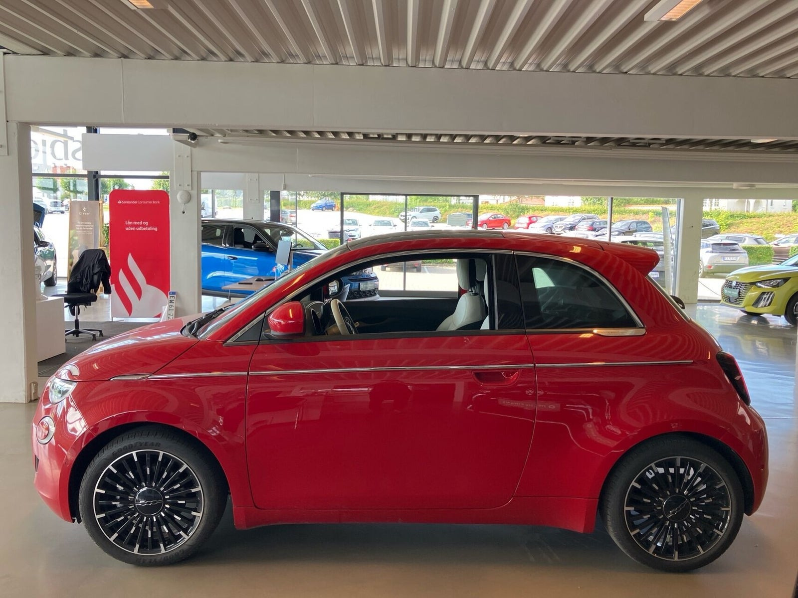 Rød Fiat 500e fra 2023