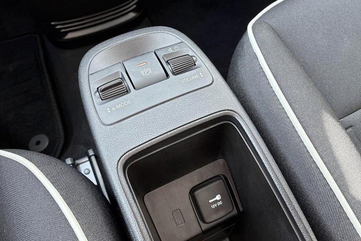 Hvid Fiat 500e fra 2023