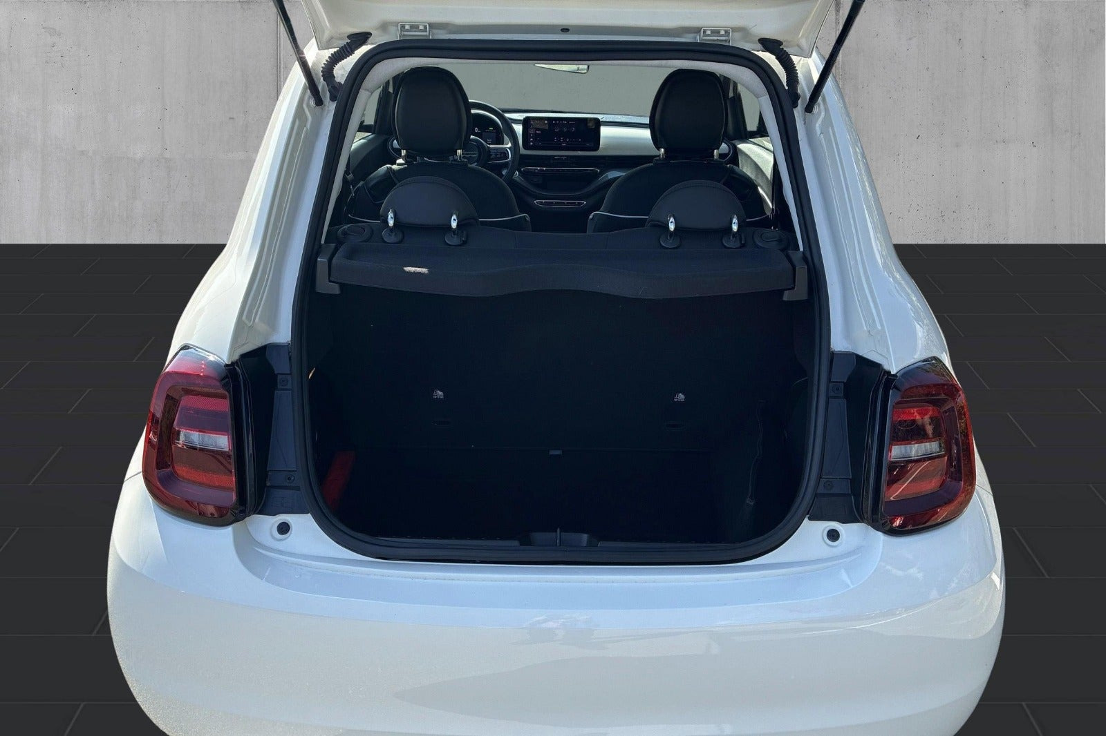 Hvid Fiat 500e fra 2023
